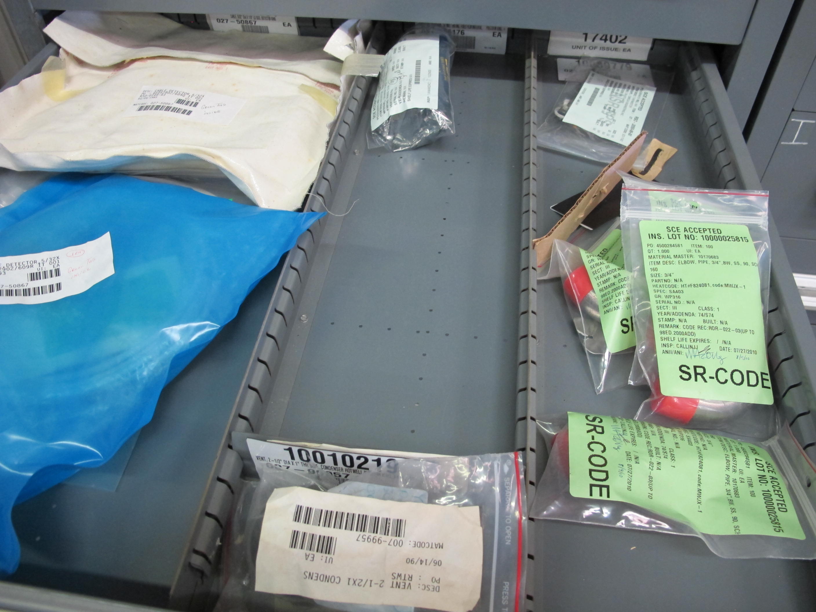 STANLEY VIDMAR HEAVY DUTY 5-DRAWER PARTS CABINET W/ CONTENTS (W-44) LOADING & HANDLING FEE $25-